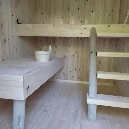 De La Bridolee, Sauna Et Bain Nordique בית נופש