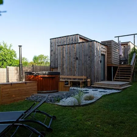 De La Bridolee, Sauna Et Bain Nordique *