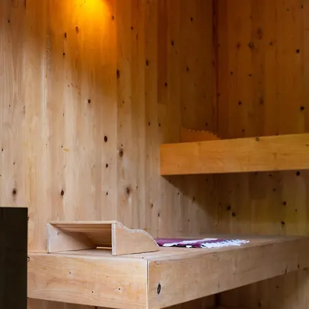 De La Bridolee, Sauna Et Bain Nordique